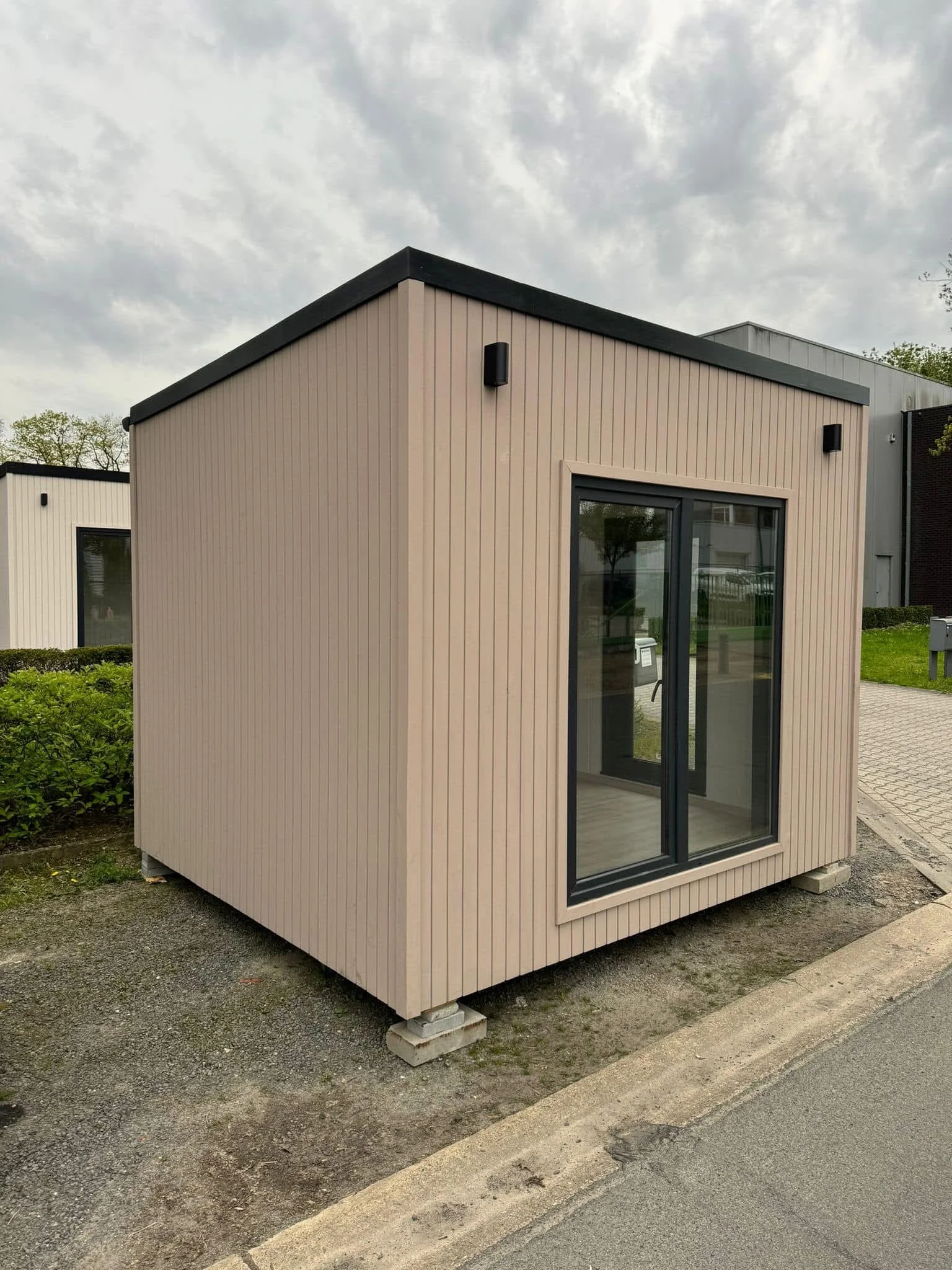 Bureau de jardin isolé 10,5 m² pas cher – Module reconditionné haut de gamme – Image 5
